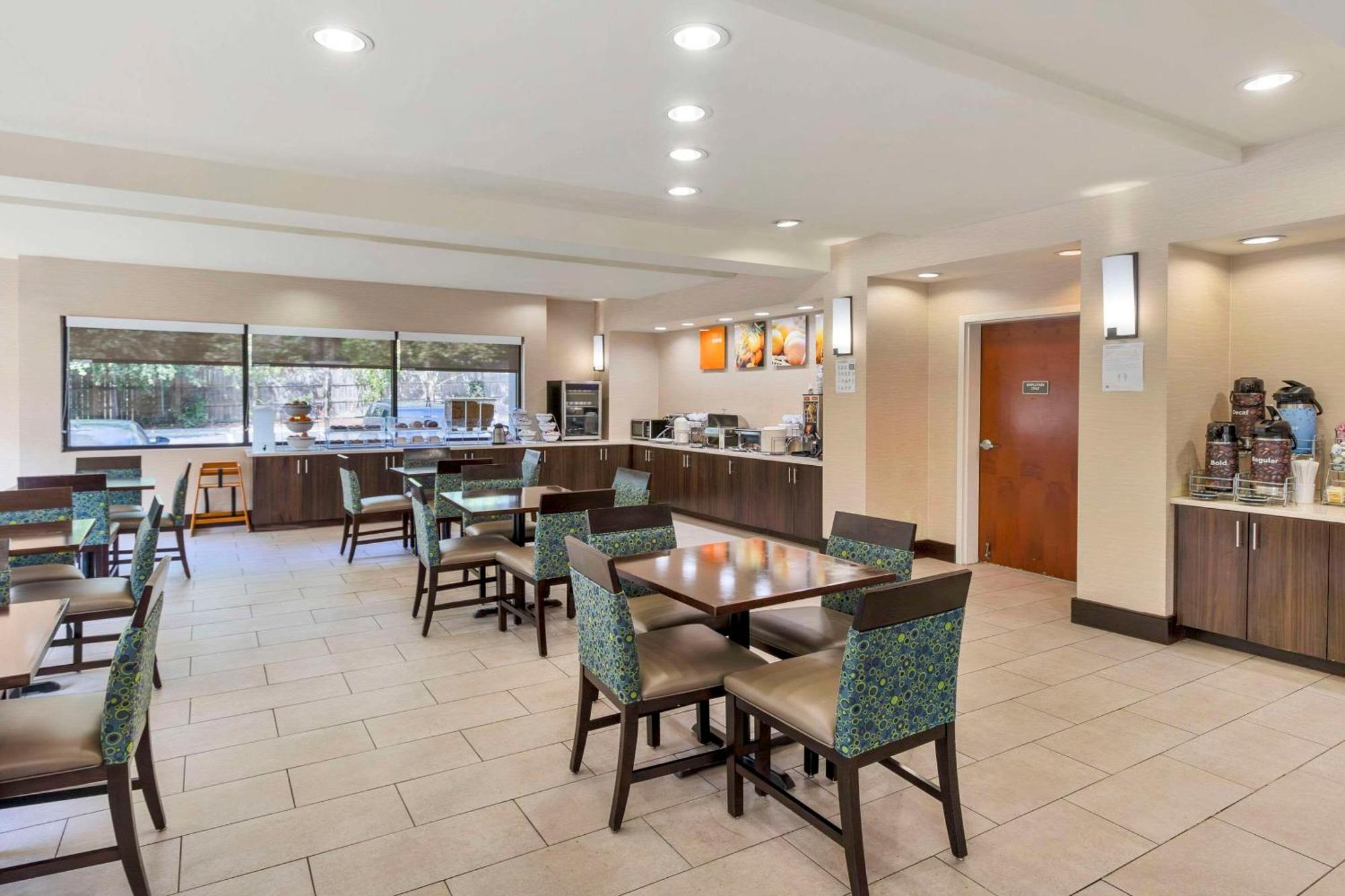 Comfort Suites Columbia Northeast - Fort Jackson Exteriér fotografie