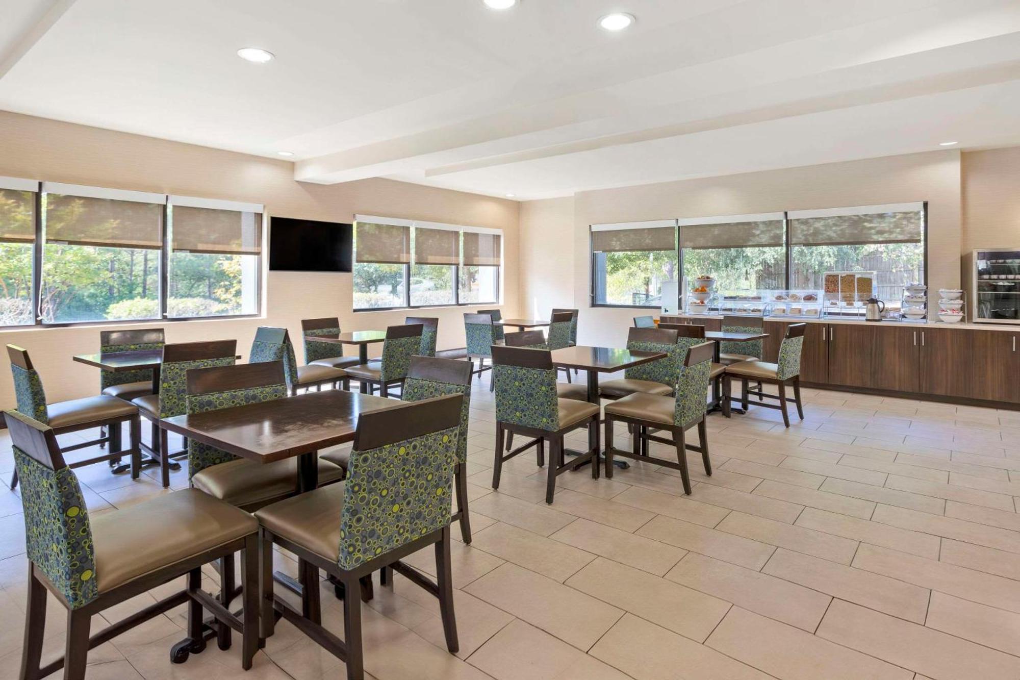 Comfort Suites Columbia Northeast - Fort Jackson Exteriér fotografie